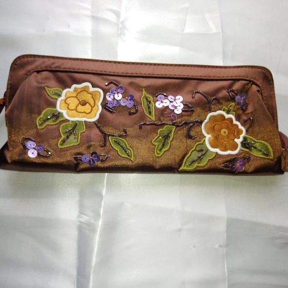 Clutch/purse with embroidering and sequins - Picture 2 of 4
